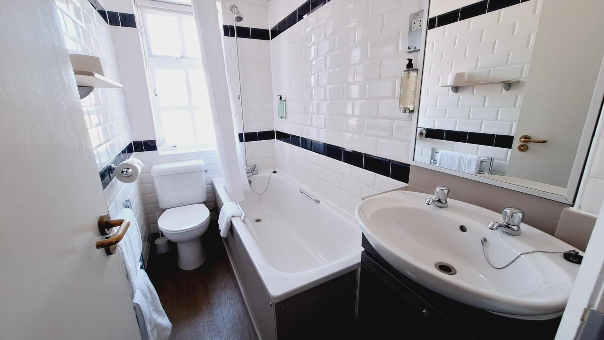 Hotel The Brocket Arms Wetherspoon Wigan Esterno foto