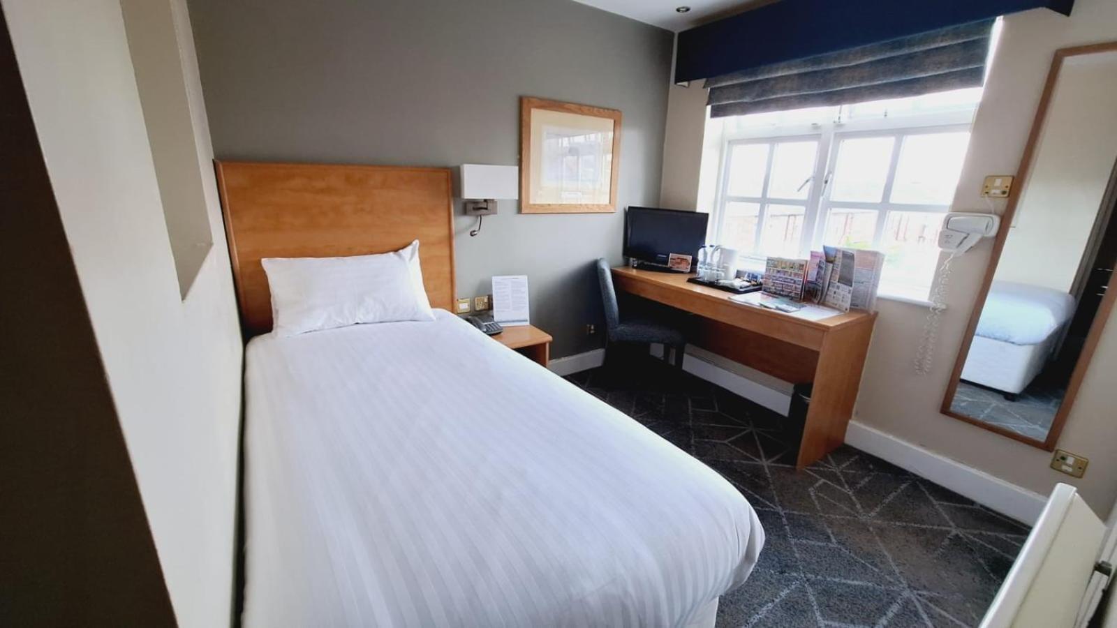 Hotel The Brocket Arms Wetherspoon Wigan Esterno foto