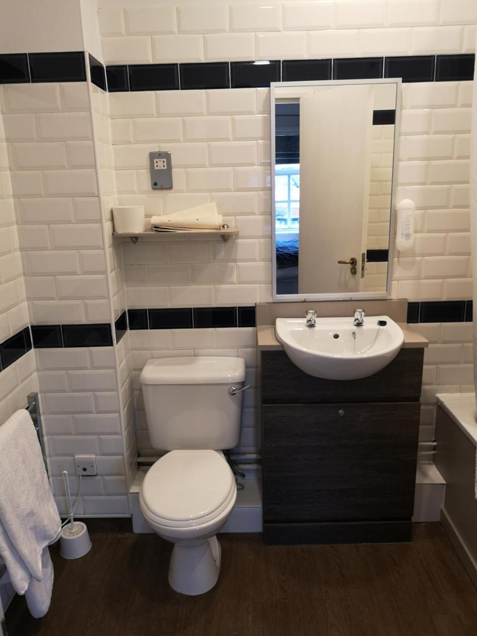 Hotel The Brocket Arms Wetherspoon Wigan Esterno foto